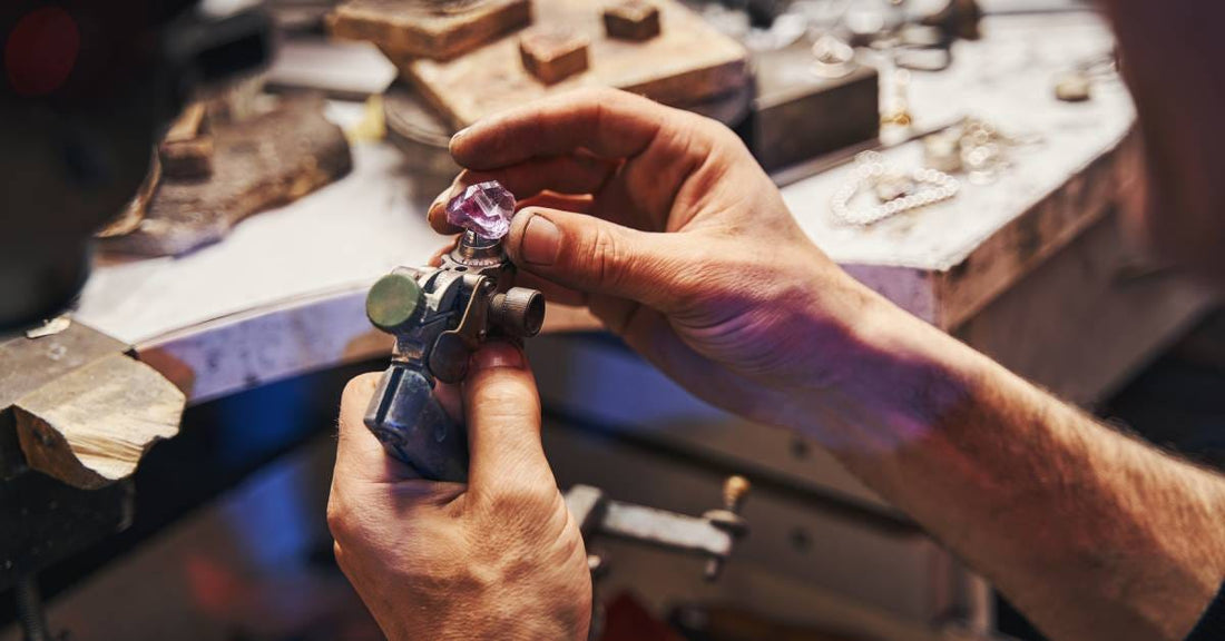Man cutting stone – Kingsley North