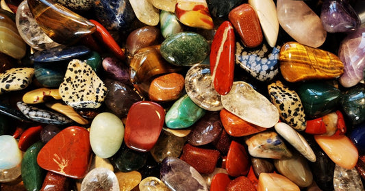 Minerals gems pile – Kingsley North